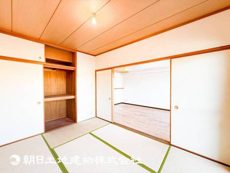 内装 【和室】大切なお客様を招く客間としてもお子様のお昼寝場所としてもあると何かと便利です。