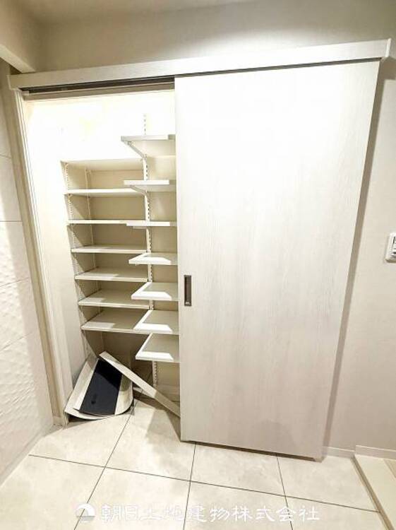 その他 大きめのシューズBOXがあります。