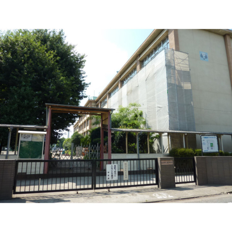 周辺 第三中学校(約650m)