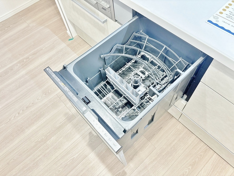 設備 食器洗いの負担を軽減。手荒れを抑えて、節水効果も見込めます。省スペースのビルトインタイプです。