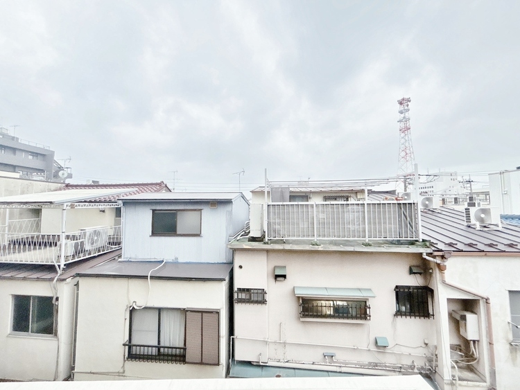 バルコニー 窓を開けると広がる青空。心をリフレッシュして日々を過ごしていきましょう。
