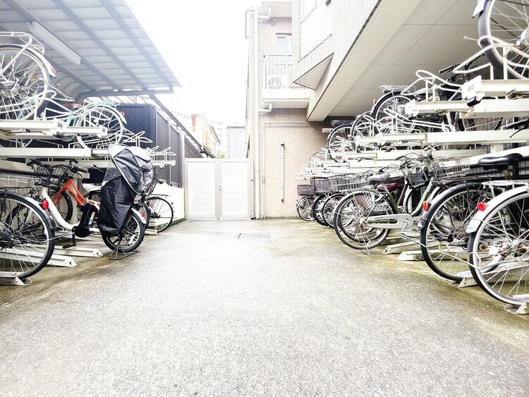 その他 きちんと整備された駐輪場。住む方の心遣いが感じられます。