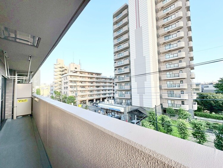 バルコニー 暮らしの中で、光と風を演出してくれるバルコニー。