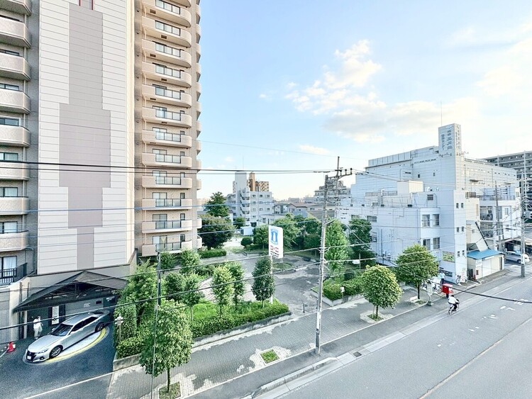 バルコニー 頬をなでる、優しい風を感じることが出来ます。