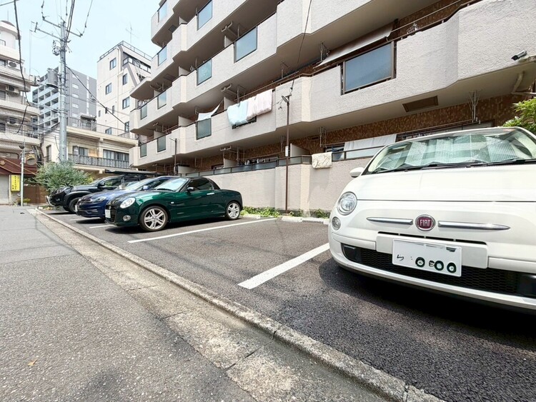 その他 駐車スペースが嬉しいですね。※空き状況は都度ご確認下さい。