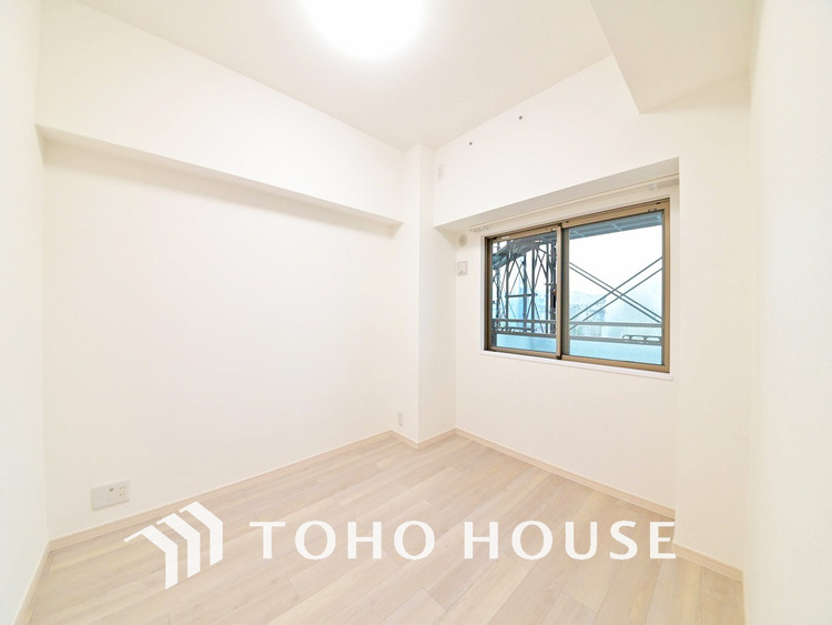 内装 採光もある洋室は、くつろぎのひと時を過ごすのにぴったり