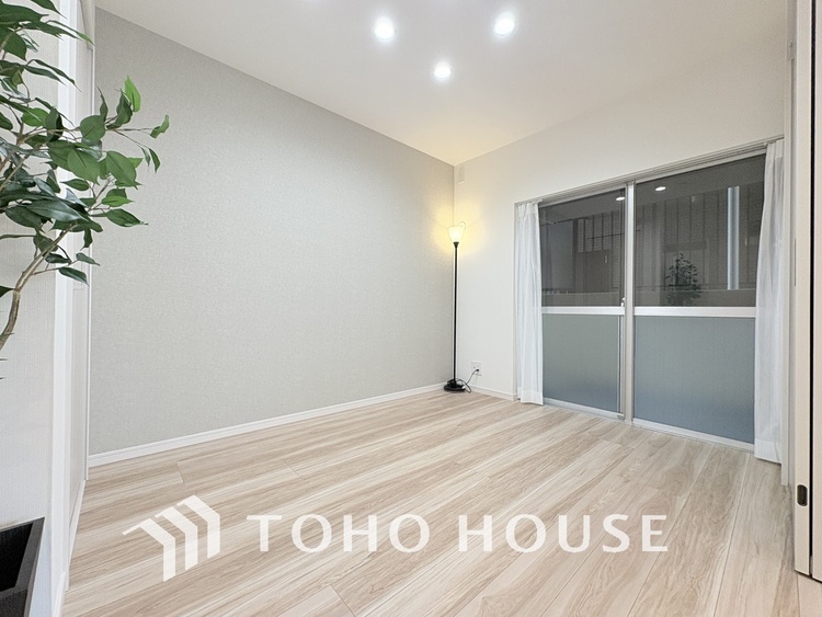 内装 採光もある洋室は、くつろぎのひと時を過ごすのにぴったり