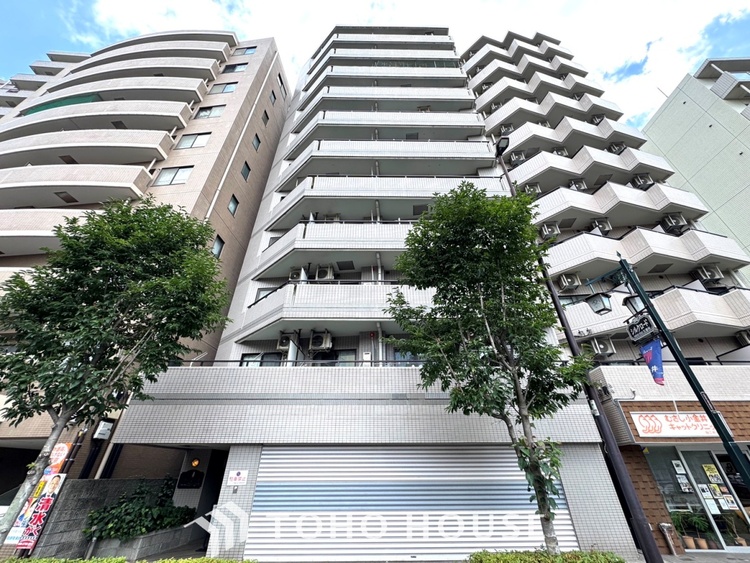 外観 漂う上質な空気感、マンションに入れば「おかえりなさい」と笑顔で迎えてくれるエントランス。最良の心配りを感じるマンションでした。