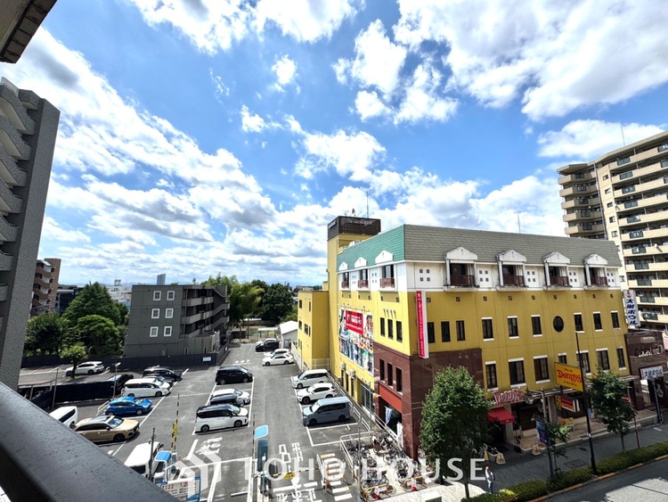 バルコニー 【BALCONY】◆BLUE SKY◆自然の心地よさに包まれる。大開口の外に広がるのは爽やかな青空。