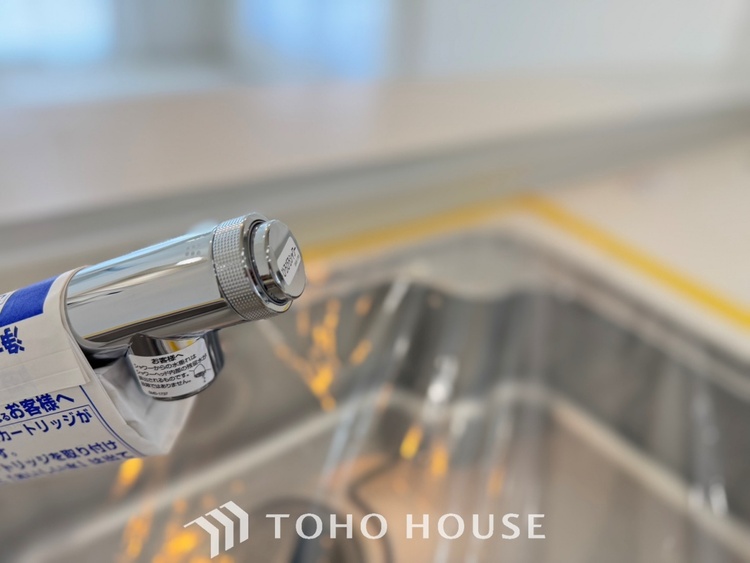 その他 【Water cleaner】蛇口から流れ出すお水はクリーンでいつも楽しめます。また浄水器内臓シャワー混合栓なので場所取らずのスッキリとしたスタイルです。
