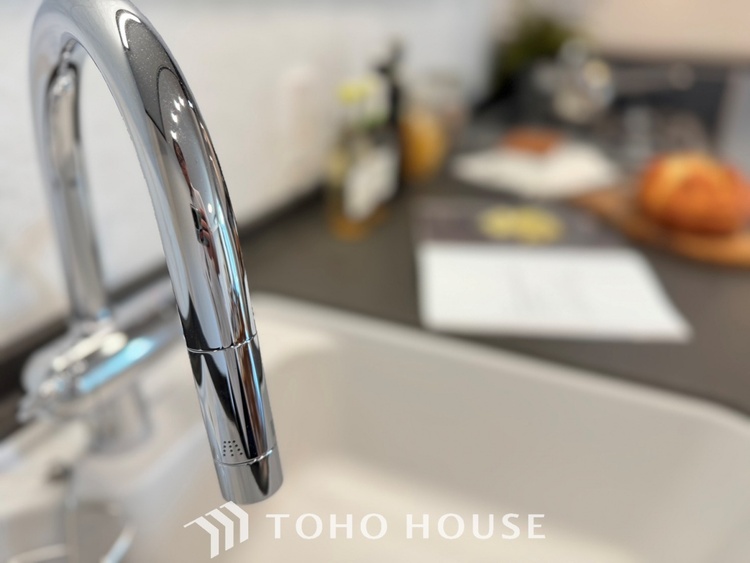 その他 【Water cleaner】蛇口から流れ出すお水はクリーンでいつも楽しめます。また浄水器内臓シャワー混合栓なので場所取らずのスッキリとしたスタイルです。