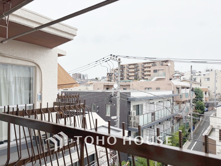 その他 【BALCONY】◆BLUE SKY◆自然の心地よさに包まれる。大開口の外に広がるのは爽やかな青空。