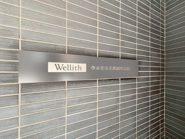 その他 スタイリッシュなエンブレム。お洒落なマンションは入り口から。