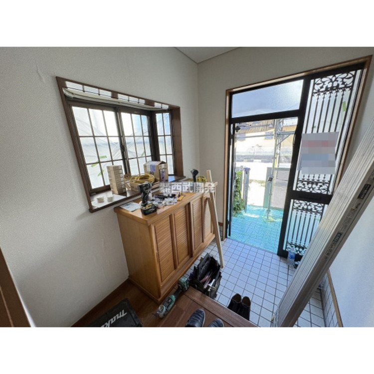 玄関 リフォーム中