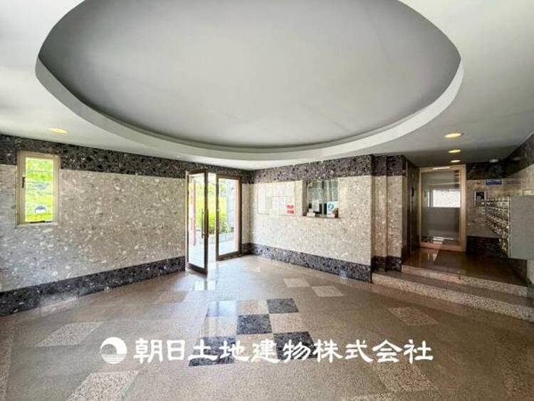 エントランス 【エントランス】  オートロック付きでセキュリティー面も安心です。 