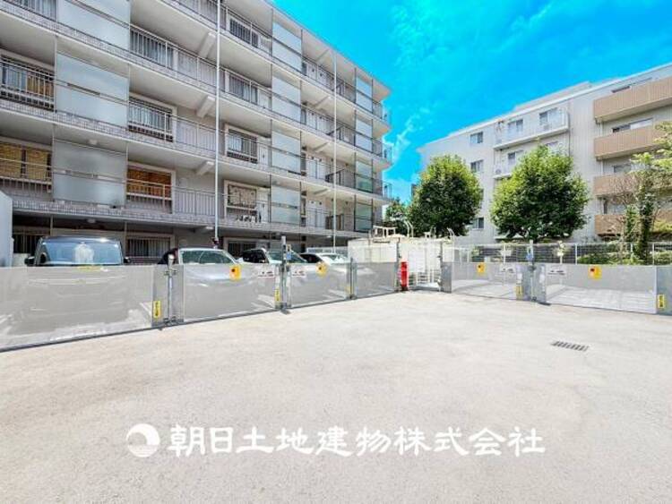 駐車場 【駐車場】  敷地内駐車スペース。日々の暮らしにも大切なスペースです。 