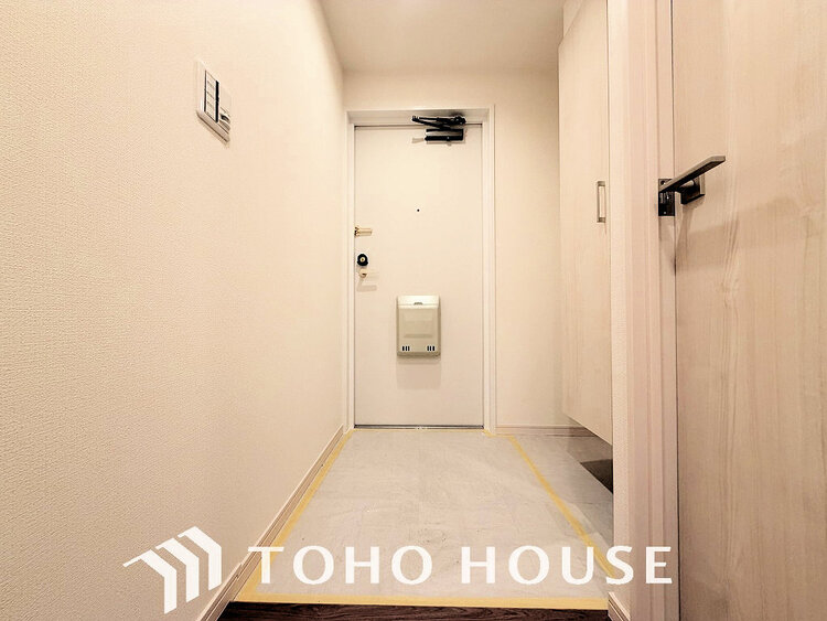 玄関 落ち着いた雰囲気の玄関、家族の帰りを暖かく迎えてくれます