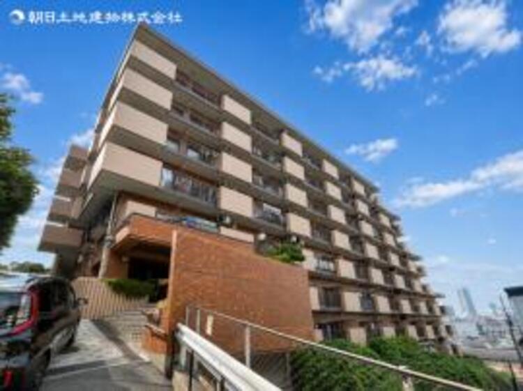 外観 住みやすさとデザイン性を両立させた欲張りな住宅が登場しました　相反しがちなことが相互作用でより良質に！本物だけが表現することができる質の高い機能美はよきものをつなげた古くからの伝統と最新技術の結晶です																			 