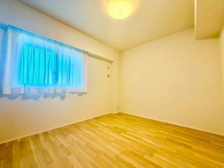 内装 過ぎ行く時間をゆったりと感じることができる落ち着いたお部屋。リビングで楽しく過ごした後はプライベートな時間を満喫できます。静かな環境でリラックスタイムをスタートさせてください。