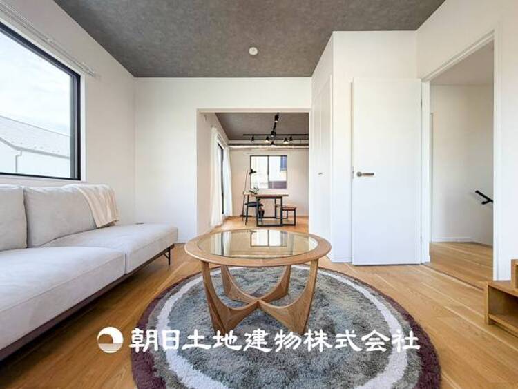 居間 【リビング】家族や友人との時間など１番多くの時間を過ごす空間だからこそ快適な空間を目指してプランニングしました