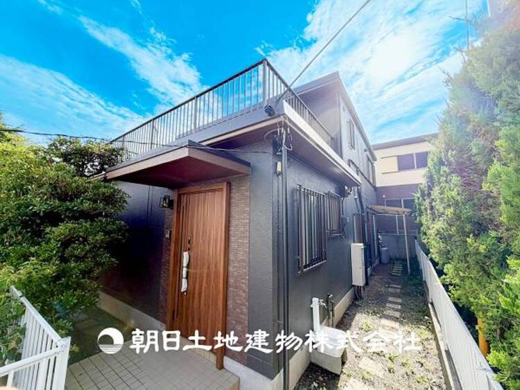 外観 【外観・立地】時代の流行ではなく拘りを貫く。シックなカラートーンで街並みに溶け込む外観は、絶妙なバランスで輝きを放ちます