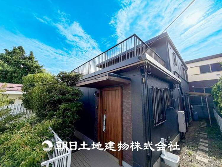 外観 【外観・立地】家族の色を映し出す洗練された邸宅は、ずっと輝き続けながらいつしか街の風景に溶け込み人と共に歩んいきます。