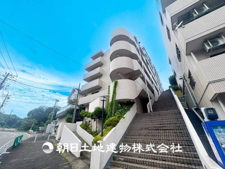 外観 【外観・立地】その家から感じられる、気品・上質・重厚感・極細やかさ、そのすべては見た者に安らぎを与える特別な空間です。