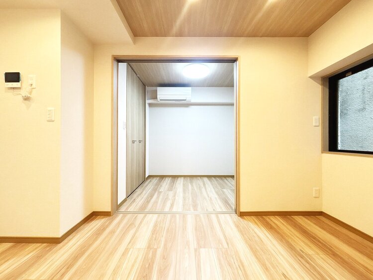 居間 居心地の良い空気感は、暮らしのステージを彩り、心からのやすらぎと満足感を与えてくれます。