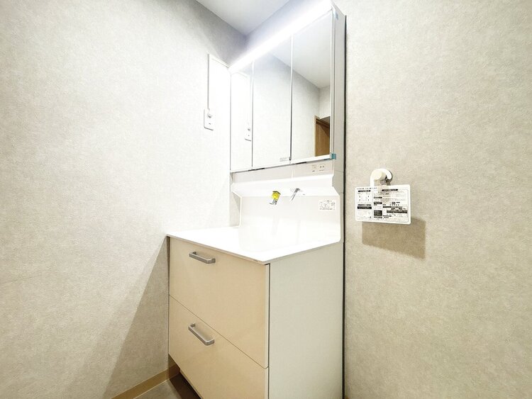 洗面 何かと物が増える場所だからこそ、スッキリと見映えの良い空間に。