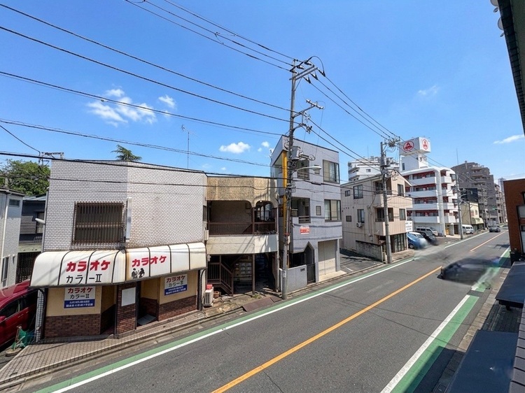 バルコニー 窓を開けると広がる青空。心をリフレッシュして日々を過ごしていきましょう。