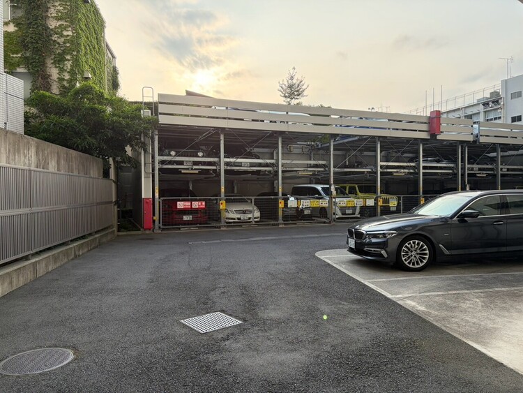 駐車場 駐車スペースが嬉しいですね。※空き状況は都度ご確認下さい。