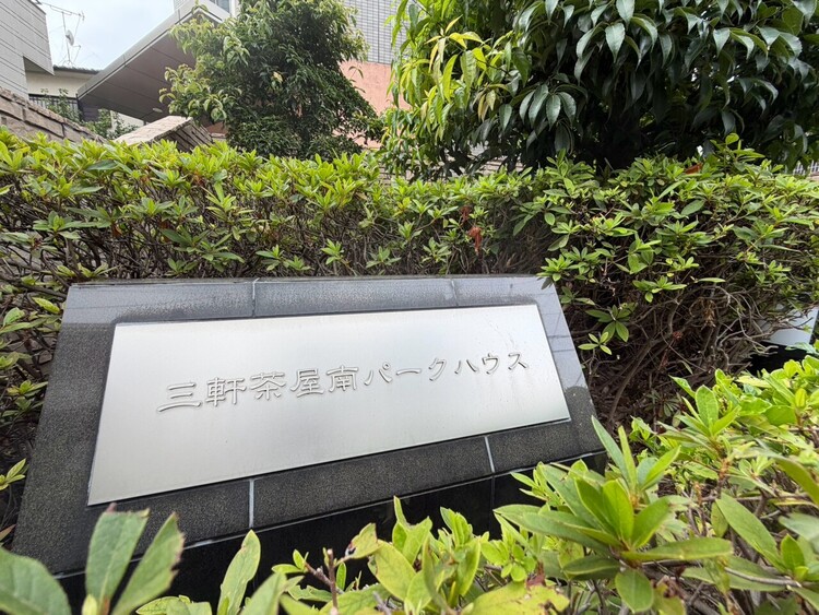 その他 スタイリッシュなエンブレム。お洒落なマンションは入り口から。