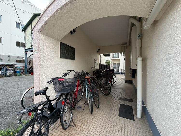 その他 上質感漂う玄関アプローチです。