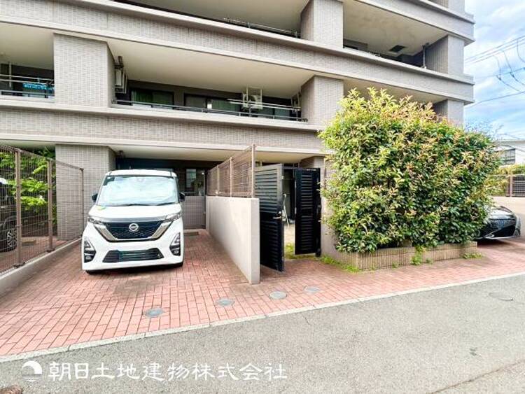 その他 【駐車スペース】住戸から隣接の駐車場で利便性良好です。