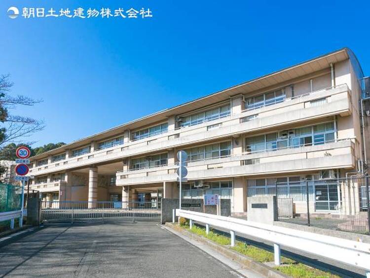 周辺 中山中学校1580ｍ