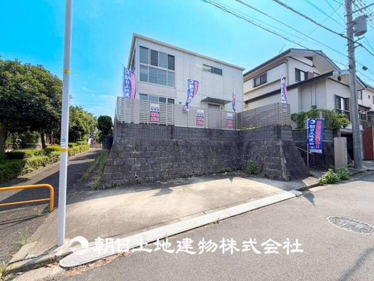 外観 【現地写真】表現された空間はたくさんの光を浴び、風を感じ、暮らしの時間を豊かにし、大切な家族の思い出を刻んでいきます。