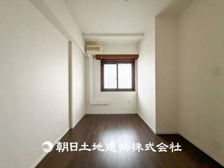 内装 【洋室】一人時間を快適にすごせるように、落ち着いて過ごせる癒しと寛ぎの空間が欲しい。そんな願いを叶えました。