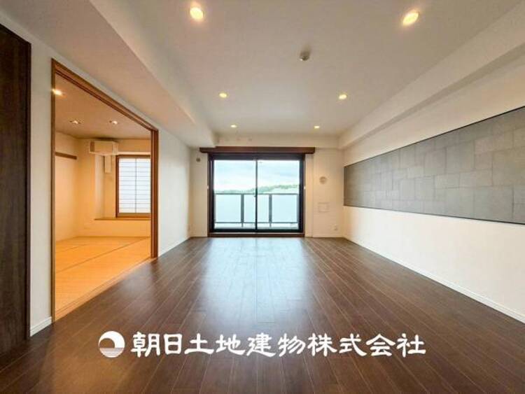 居間 【リビング】1日の中で最も長い時間を過ごすことになるリビングだからこそいつも笑顔があふれる空間であるように心掛けています