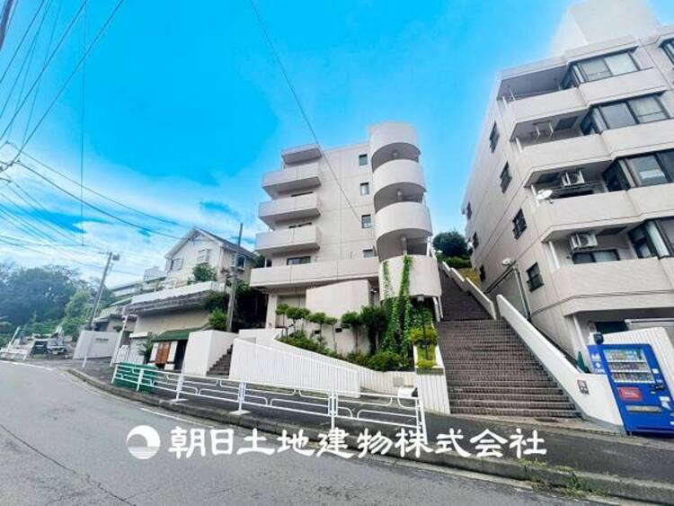 外観 【外観・立地】その家から感じられる、気品・上質・重厚感・極細やかさ、そのすべては見た者に安らぎを与える特別な空間です。