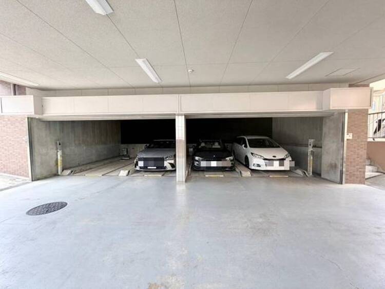駐車場 小さなお子様も安心・安全の乗り降りができます。