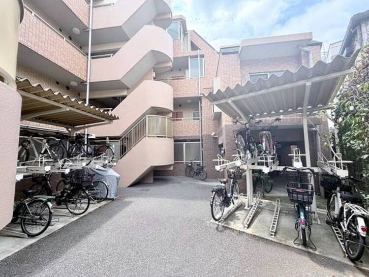 その他 玄関につながる駐車スペースなので重い荷物の出し入れの負担を最小限に抑えられます。