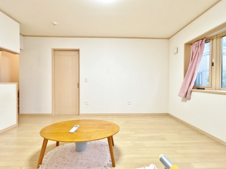 居間 快適に過ごす毎日を求めて、暮らしの中でご自身の「マイホーム」に創り上げてください。