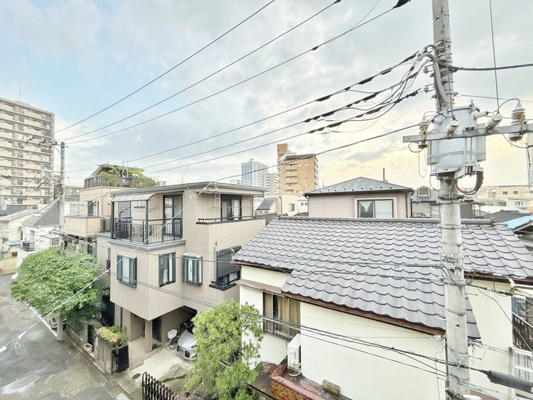 バルコニー 窓を開けると広がる青空。心をリフレッシュして日々を過ごしていきましょう。
