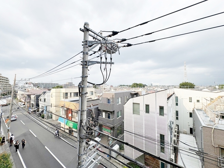 バルコニー 頬をなでる、優しい風を感じることが出来ます。