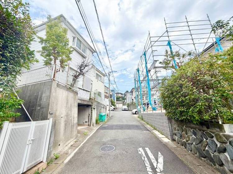 外観 前面道路
