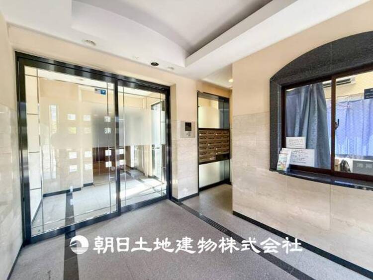 エントランス 【エントランス】綺麗に整備されたエントランスでお出迎え。管理の行き届いたマンションです。