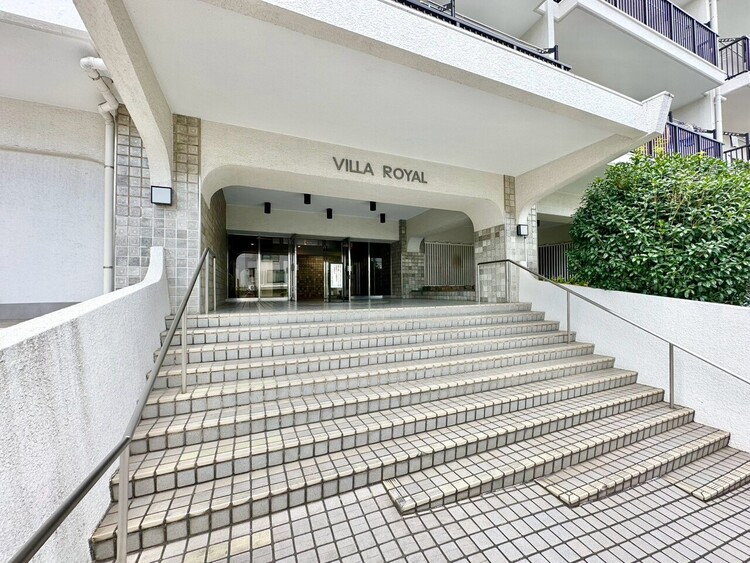 その他 上質感漂う玄関アプローチです。