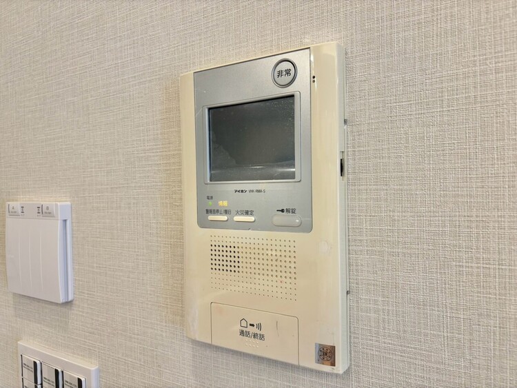 その他 誰が来てもわかる様にモニター付きインターホンを設置。