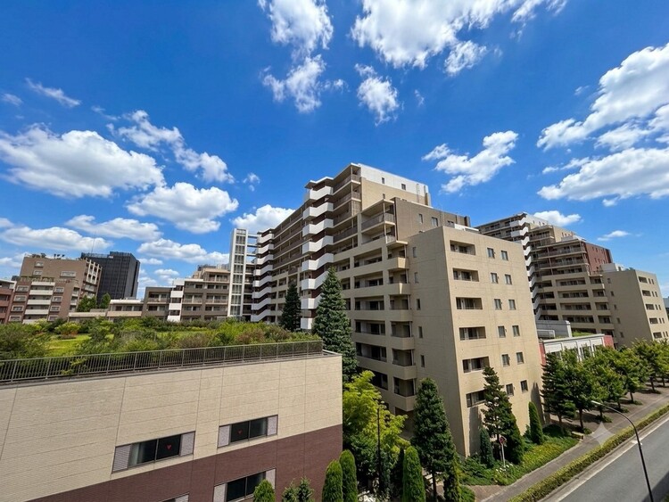 その他 眺望や窓からの景色が良いと、家で過ごす時間も快適です。