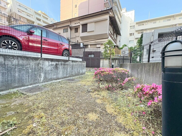 その他 マンションの敷地内には、中庭もございます。